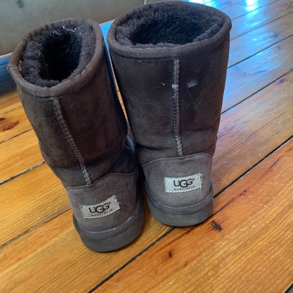 Brown Uggs! - Picture 4 of 4